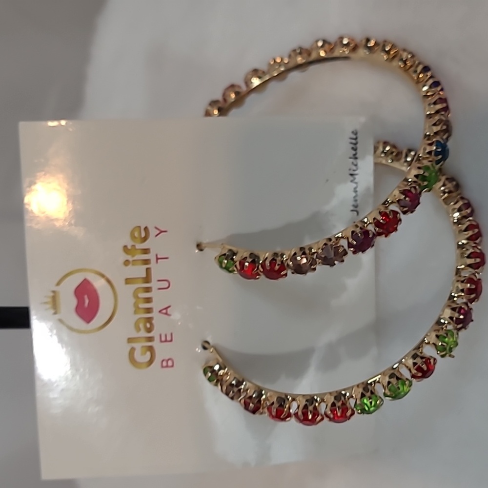 GlamLife Beauty Hoop Earrings - Picture 3 of 3